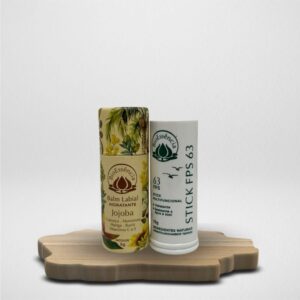 Presenteie com Afeto – Kit Balm Hidratante Labial Jojoba 5g + Stick FPS 63 15g Bioessencia